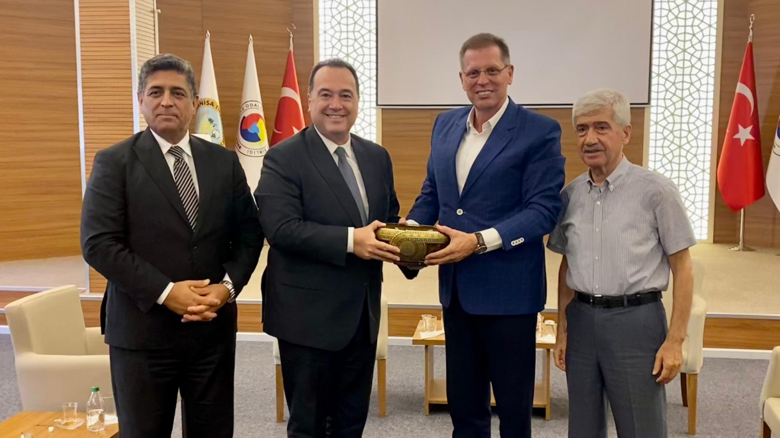 Manisa Bykehir Belediye Bakan Sayn Besim Dutlulu Borsamz Ziyaret Etti