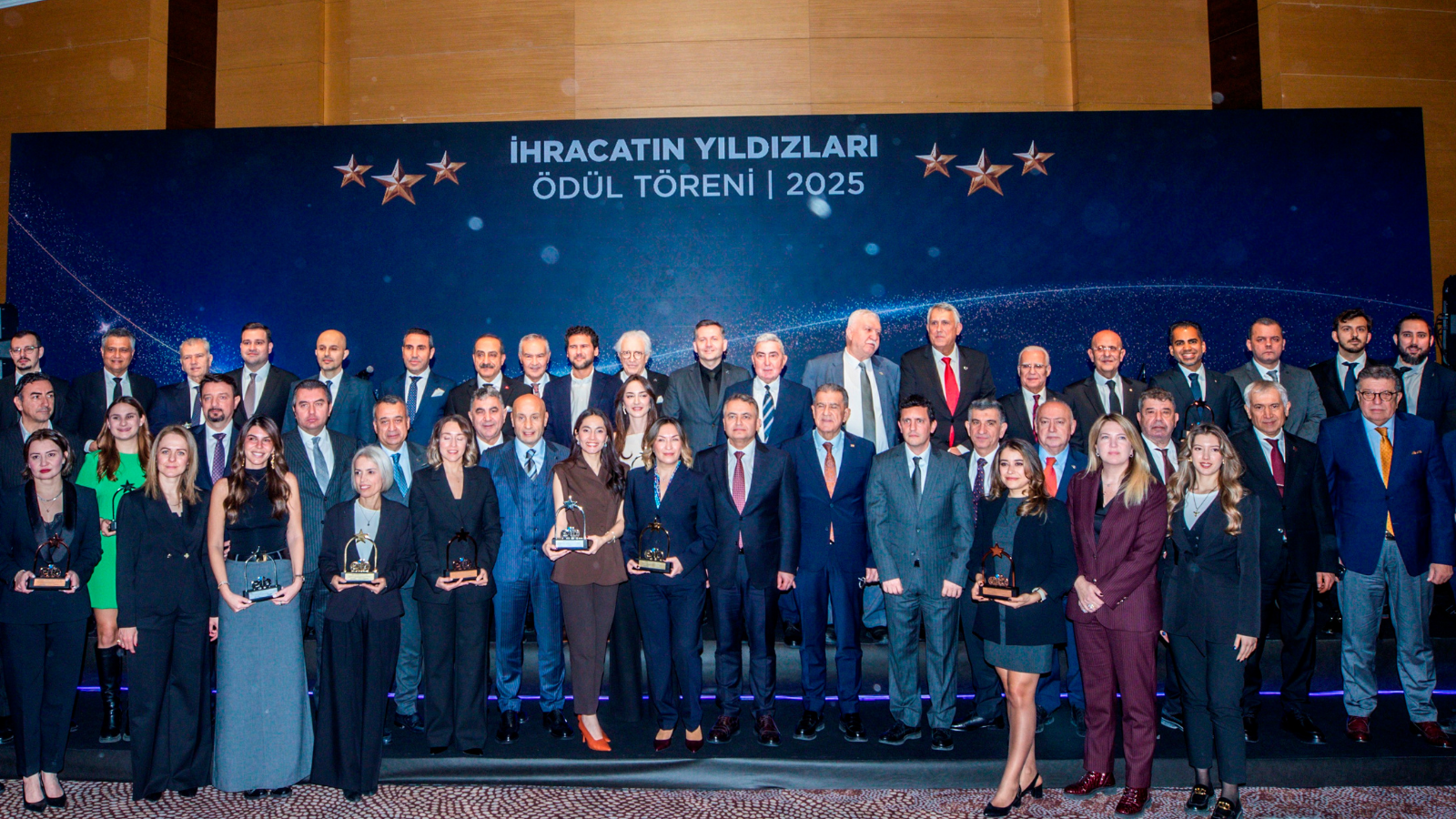 �hracat�n Y�ld�zlar� �d�llerine Kavu�tu