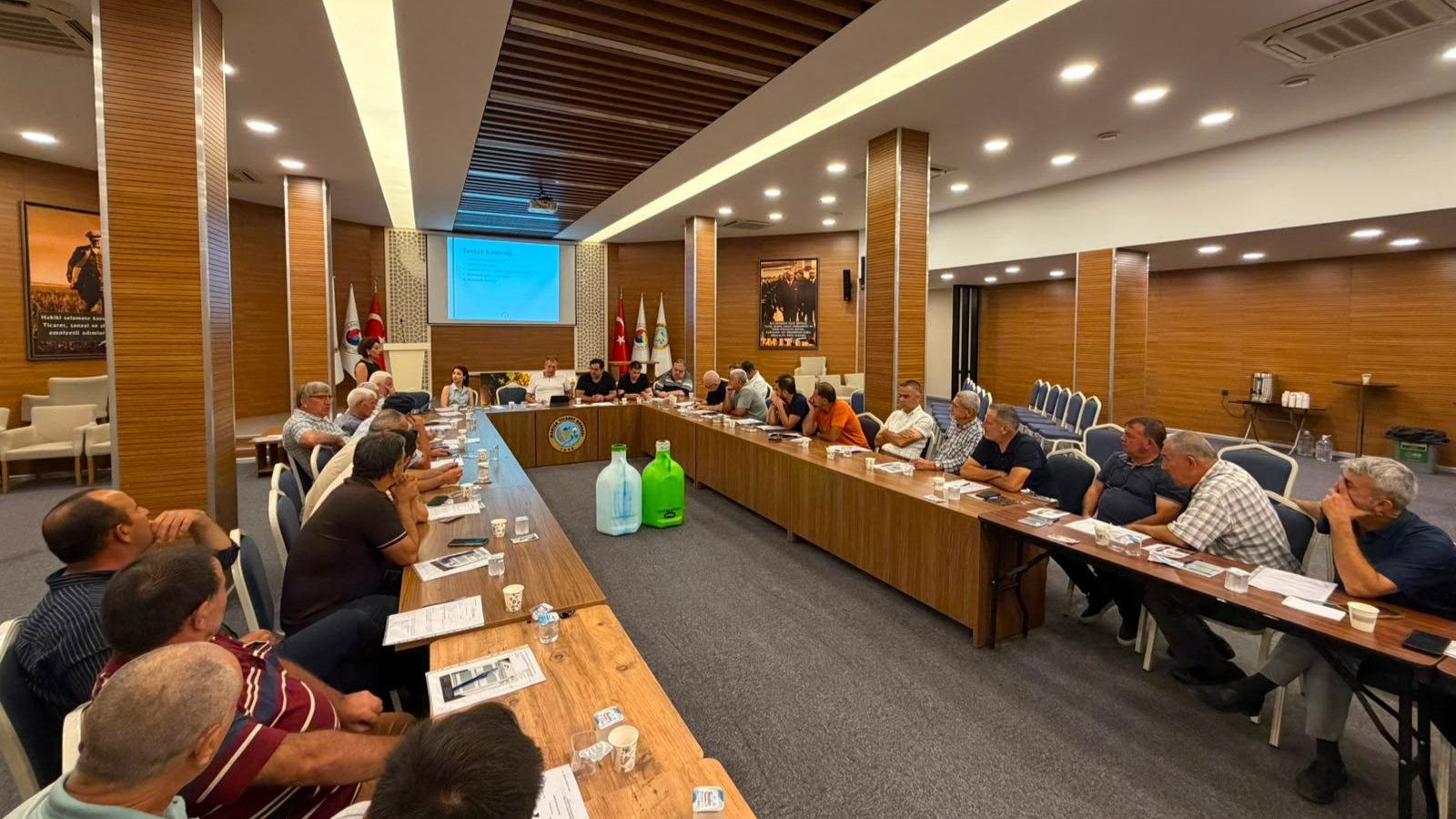 ZEYTİN SEZONU ÖNCESİ BİLGİLENDİRME VE DEĞERLENDİRME TOPLANTISI GERÇEKLEŞTİRİLDİ