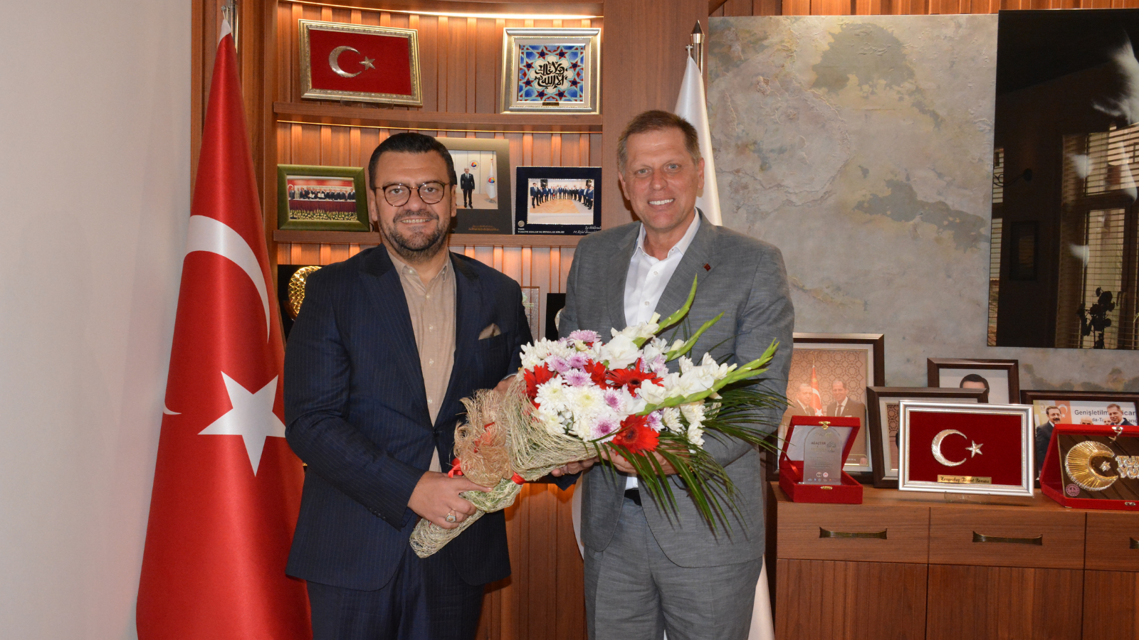 AK Parti Manisa Milletvekili Sayın Tamer Akkal Borsamızı ziyaret Etti